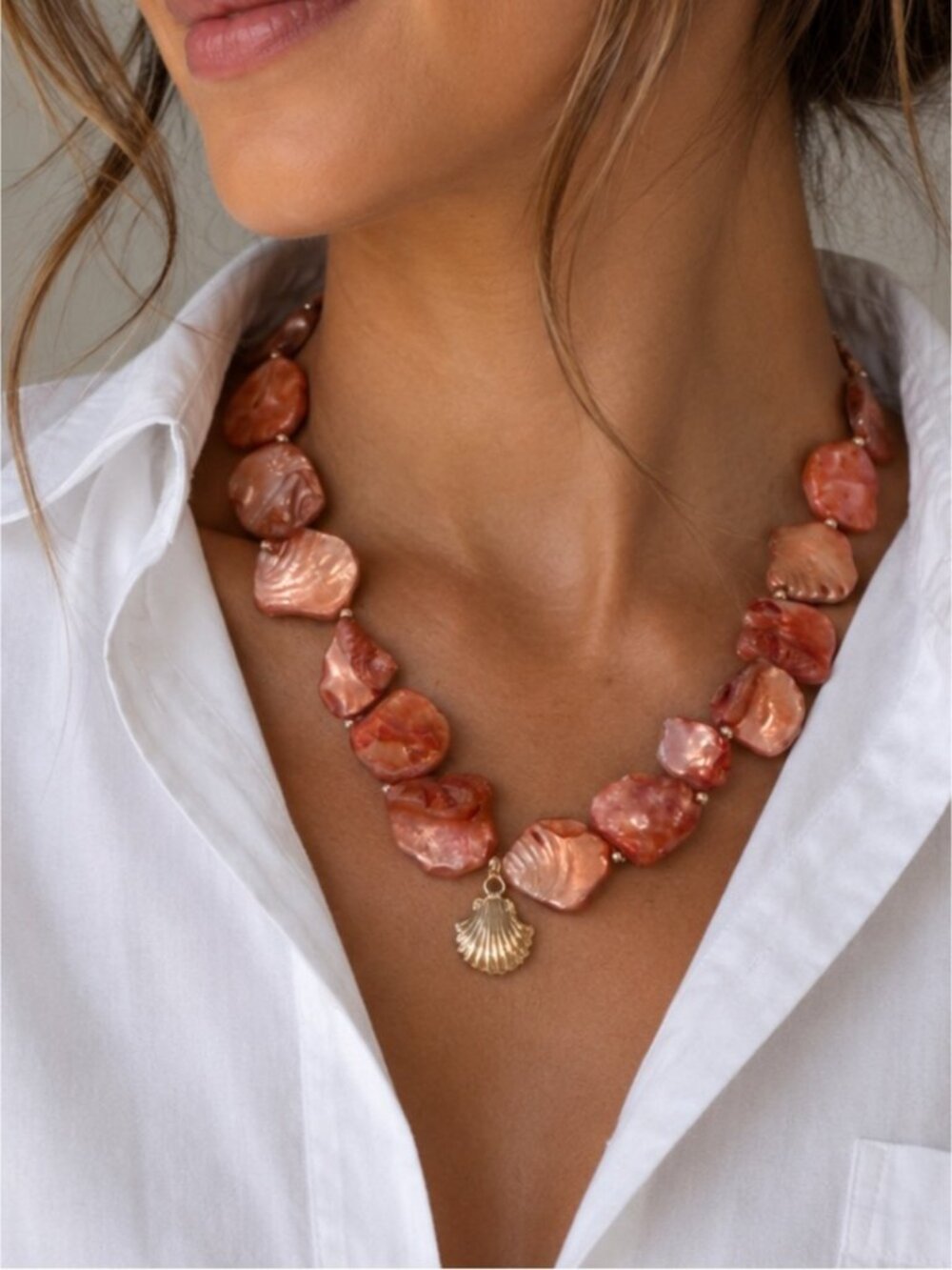 New! Coastal Shell Gold Beaded Necklace  (1077) NWOT